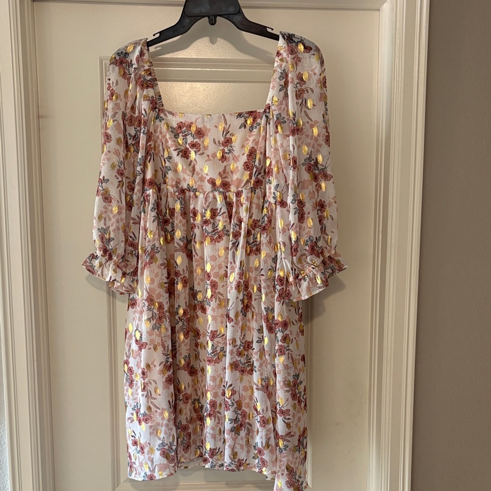 Elegant Floral Dress with Gold Highlights